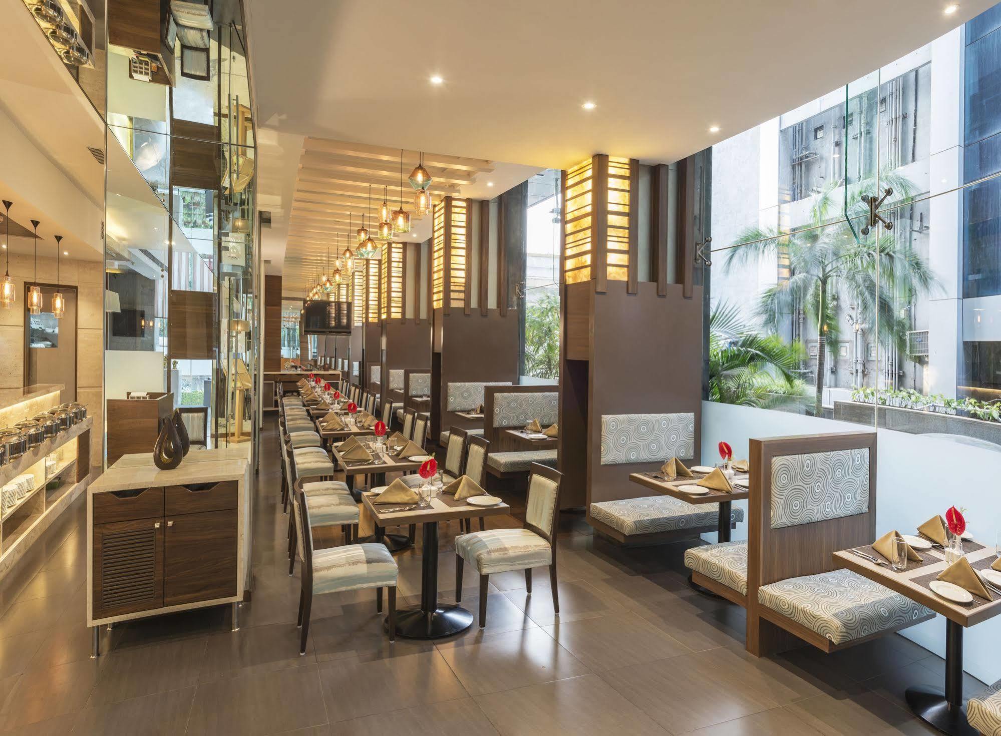 Hotel The Regale By Tunga Bombay Exterior foto